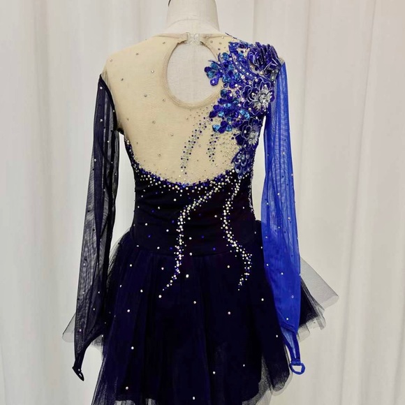 New Figure Skating Dress Size Girl 12 (7~10T) with Hair Scrunchies (125~135cm) - Picture 3 of 11